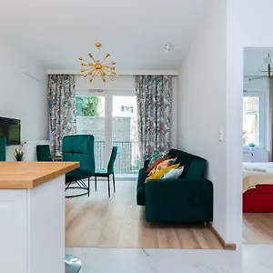 https://shortstaypoland-konopacka.warsawhotelspoland.com